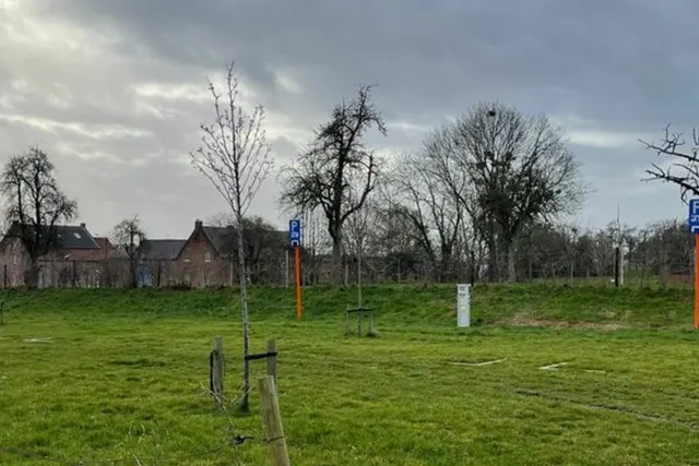 Schoonbeek: parking jeugdhuis